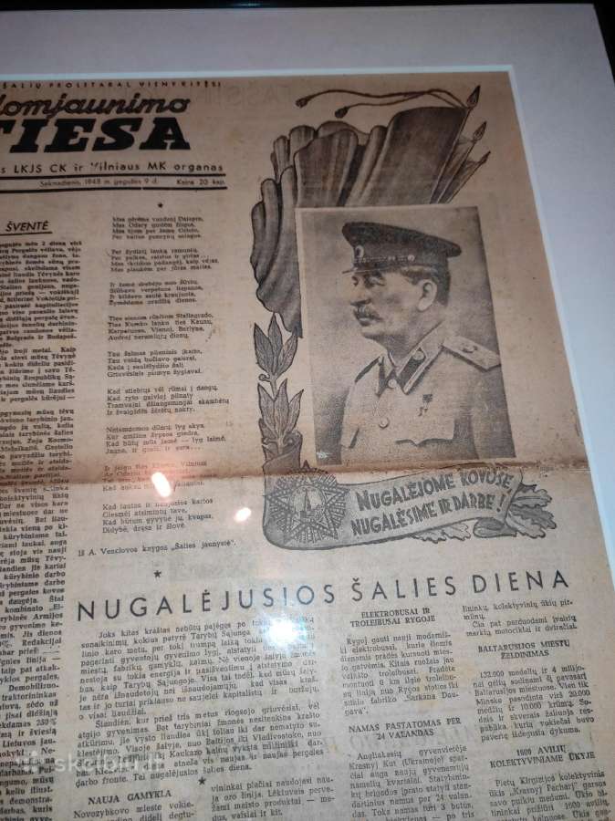 Senas laikraštis su remeliu - nuotraukos Nr. 3