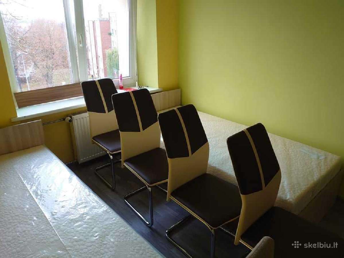 Parduodamas valgomojo išskleidžiamas stalas