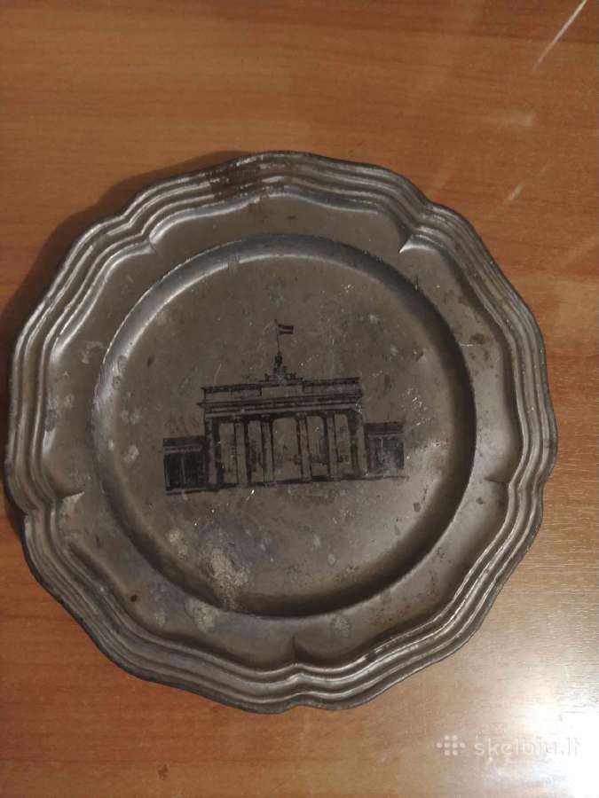Pelenine-paveikslelis su Brandenburgo vartais