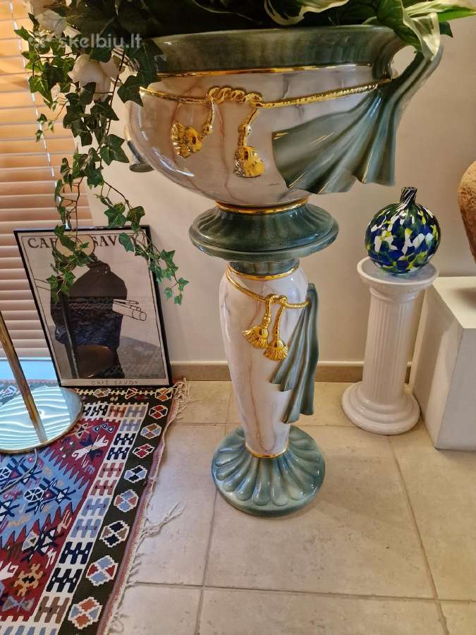 Vintažinė Art Nouveau porcelianinė vaza su stovu