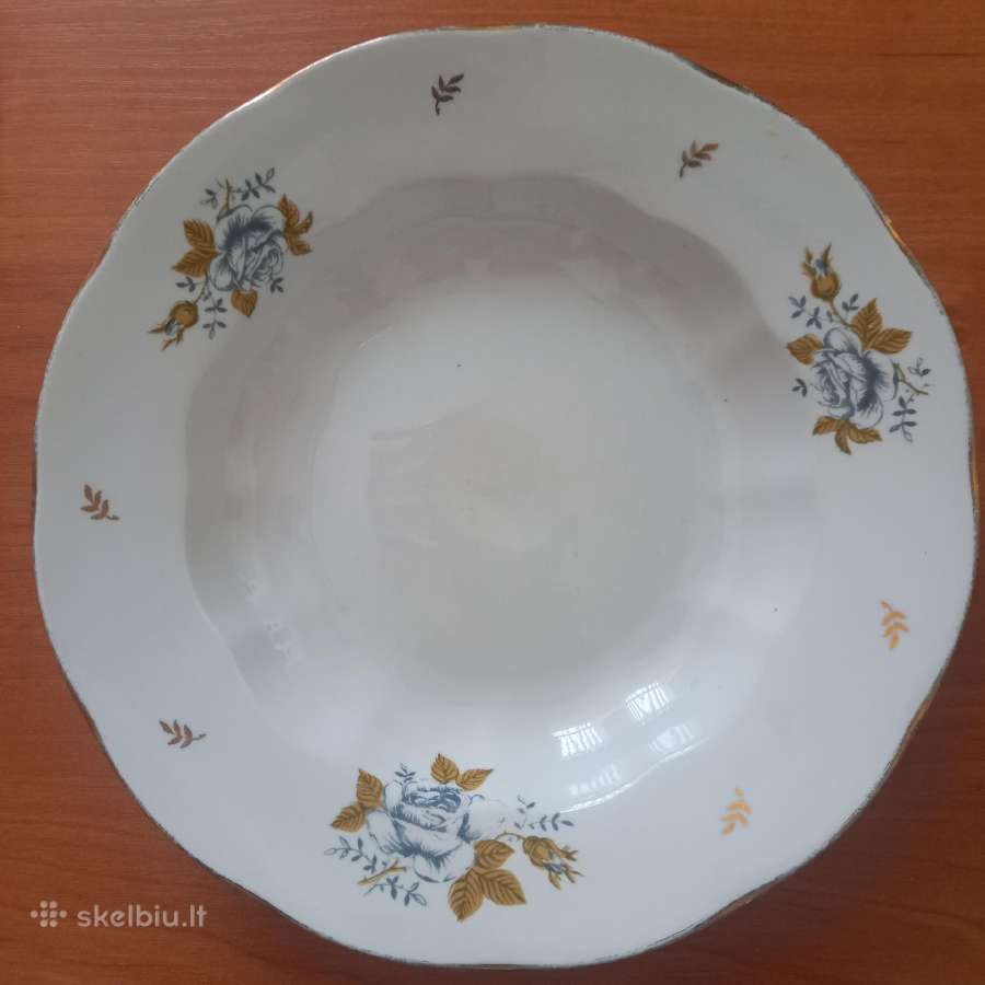 Sriubinės lėkštės.