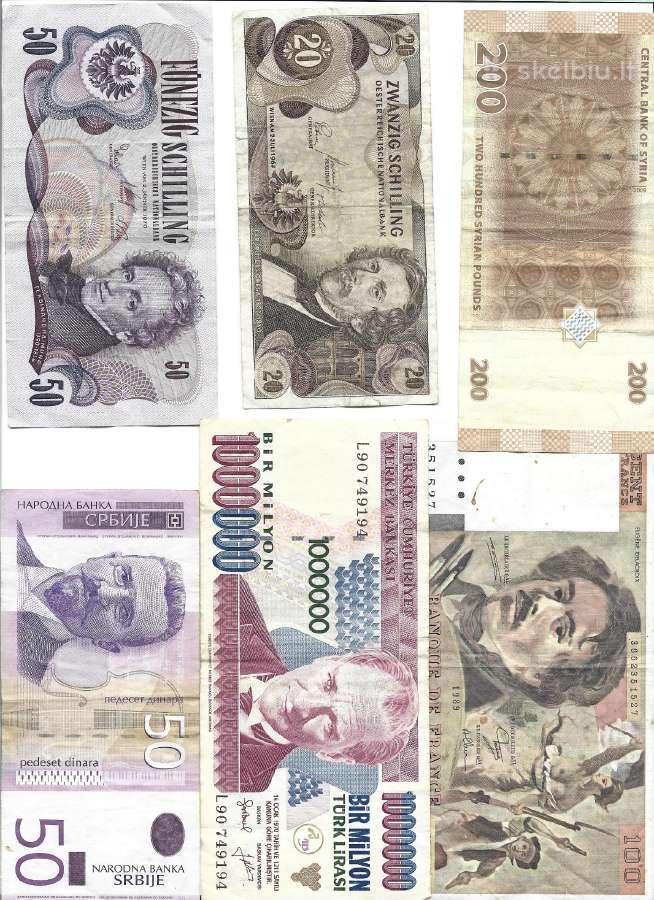 Įvairus banknotai stovis kaip matosi III
