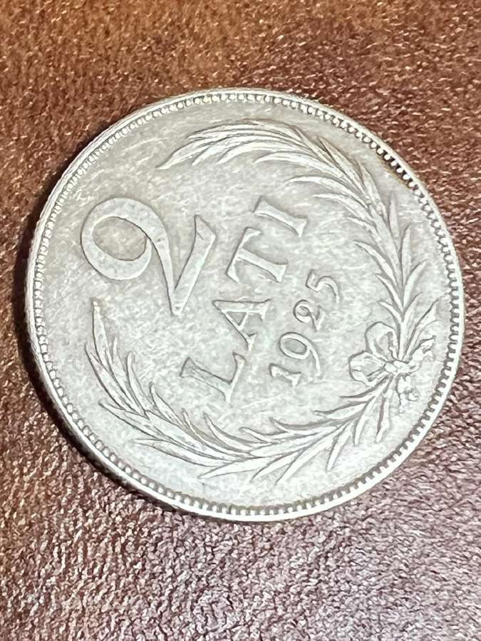 Latvija 1925 2 latai sidabrine moneta
