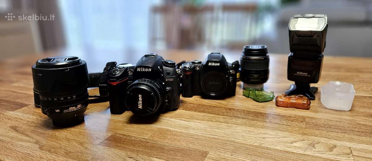 Parduodu Nikon fotoaparatu su priedais