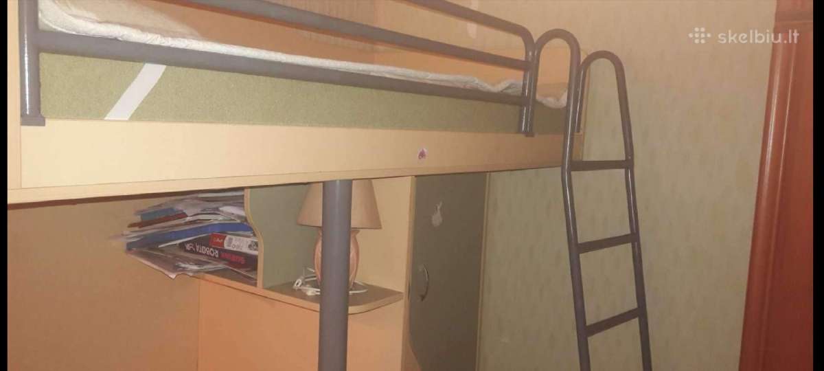 Dviaukštė lova su spinta