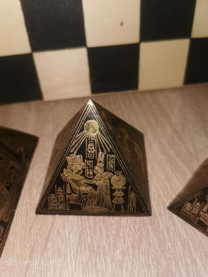 Vintage riedučiai, piramidės, senovinė kėdė rokoko - nuotraukos Nr. 22