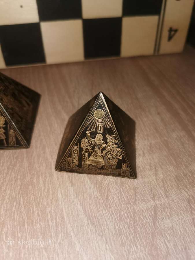 Vintage riedučiai, piramidės - nuotraukos Nr. 7