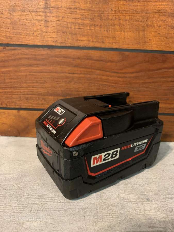 Akumuliatoriai:krovikliai:milwaukee:makita:dewalt - nuotraukos Nr. 16