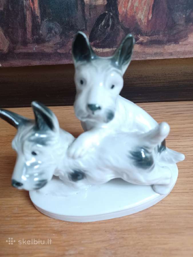 Šuniukų skulptūrėlė