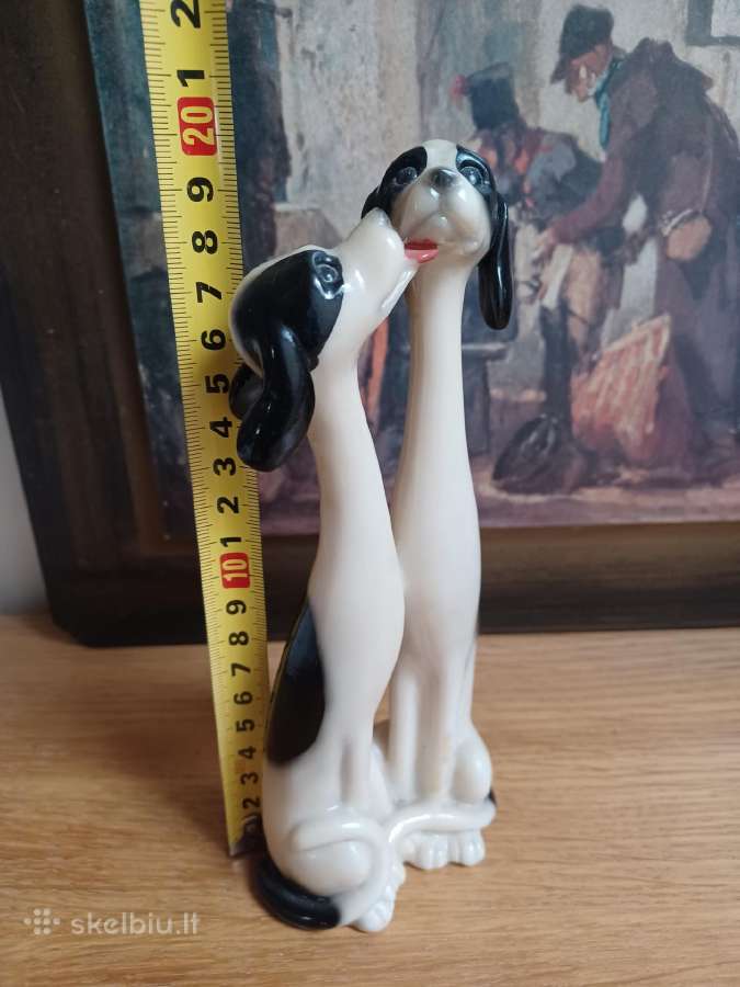 Šuniukų skulptūrėlė
