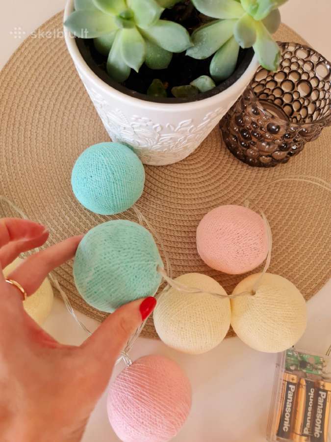 Pastelinių spalvų siūlų kamuoliukų girlianda - nuotraukos Nr. 2