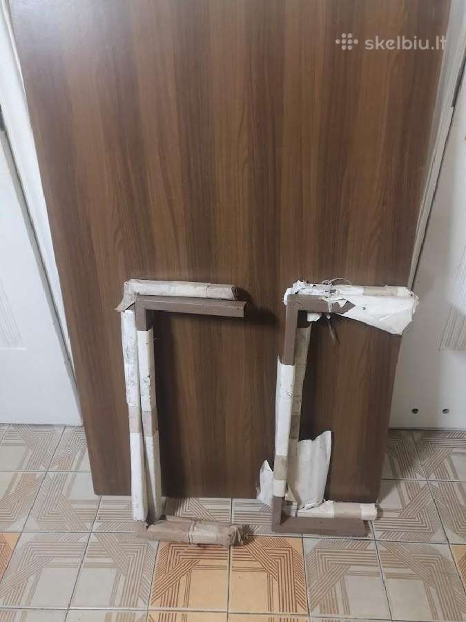 Stalas su metalinem kojom 135 ant 80