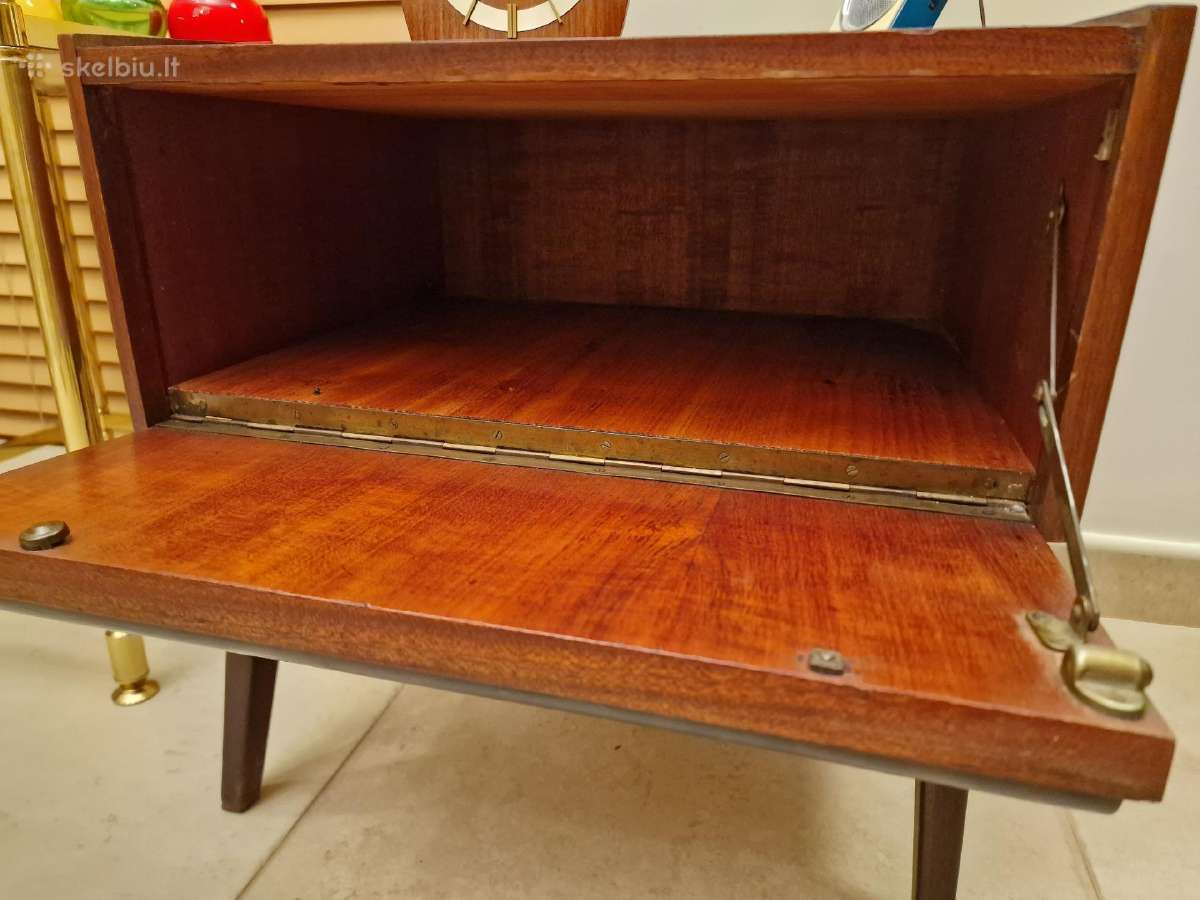 Vintažinė mid century raudonmedžio spintukė - nuotraukos Nr. 2