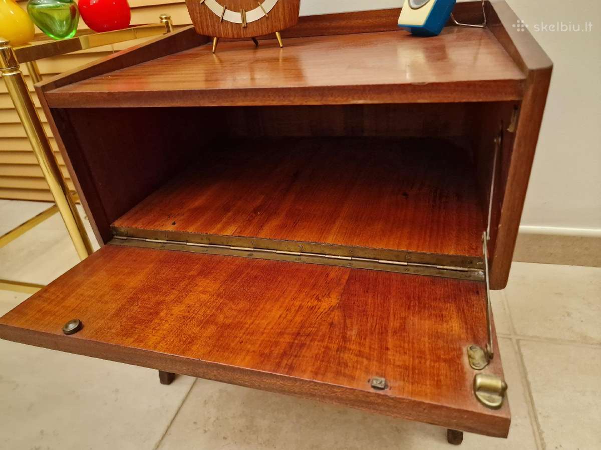 Vintažinė mid century raudonmedžio spintukė - nuotraukos Nr. 4