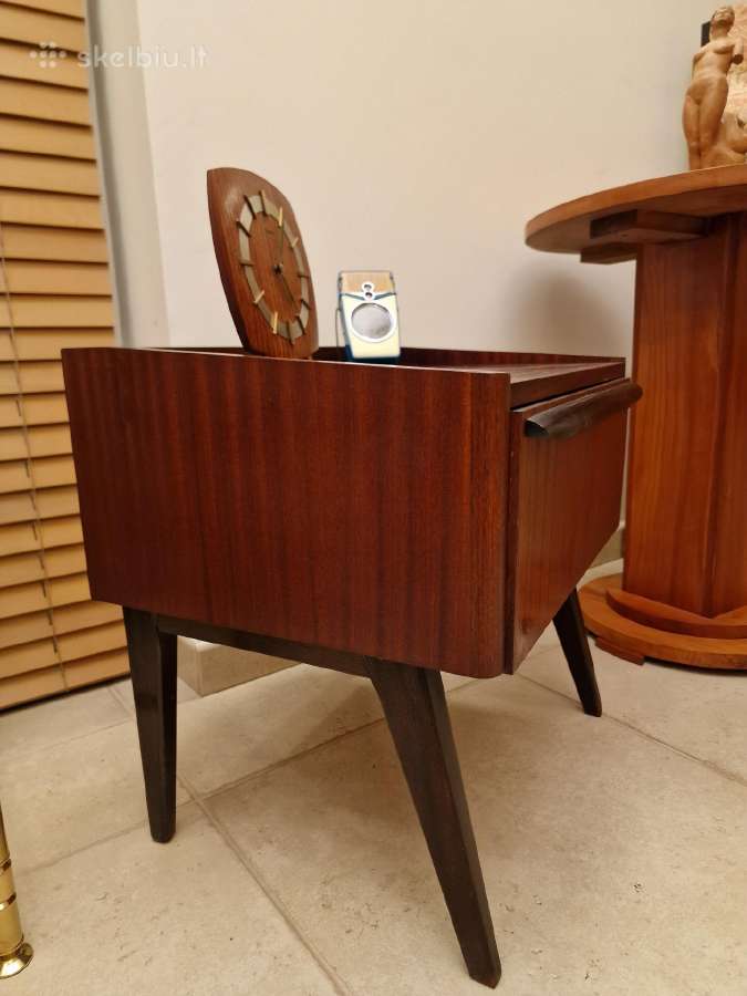 Vintažinė mid century raudonmedžio spintukė - nuotraukos Nr. 7