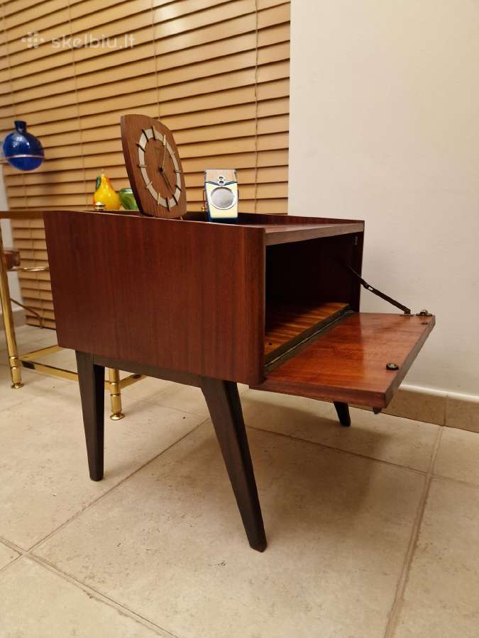 Vintažinė mid century raudonmedžio spintukė - nuotraukos Nr. 8