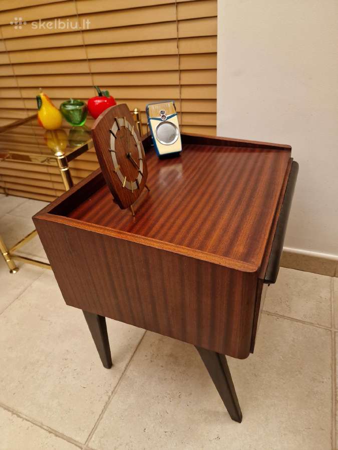 Vintažinė mid century raudonmedžio spintukė - nuotraukos Nr. 11
