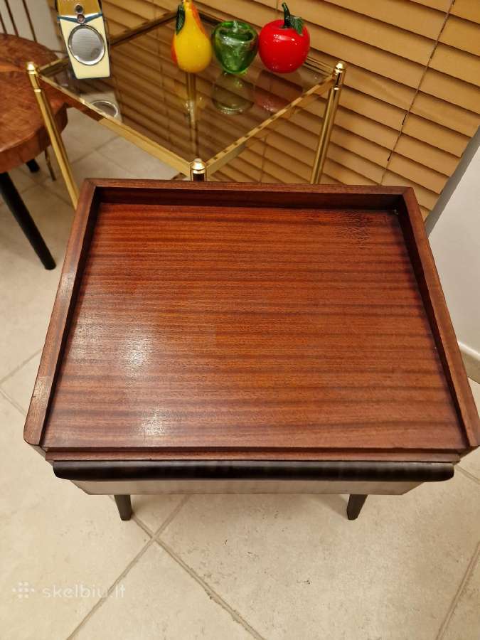 Vintažinė mid century raudonmedžio spintukė - nuotraukos Nr. 13
