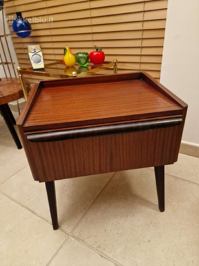 Vintažinė mid century raudonmedžio spintukė - nuotraukos Nr. 15