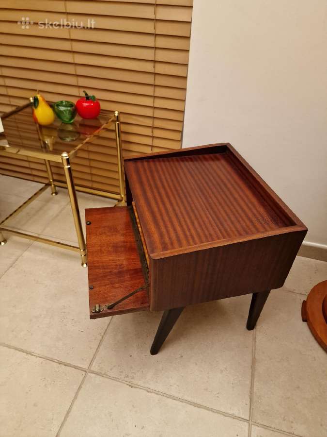 Vintažinė mid century raudonmedžio spintukė - nuotraukos Nr. 17