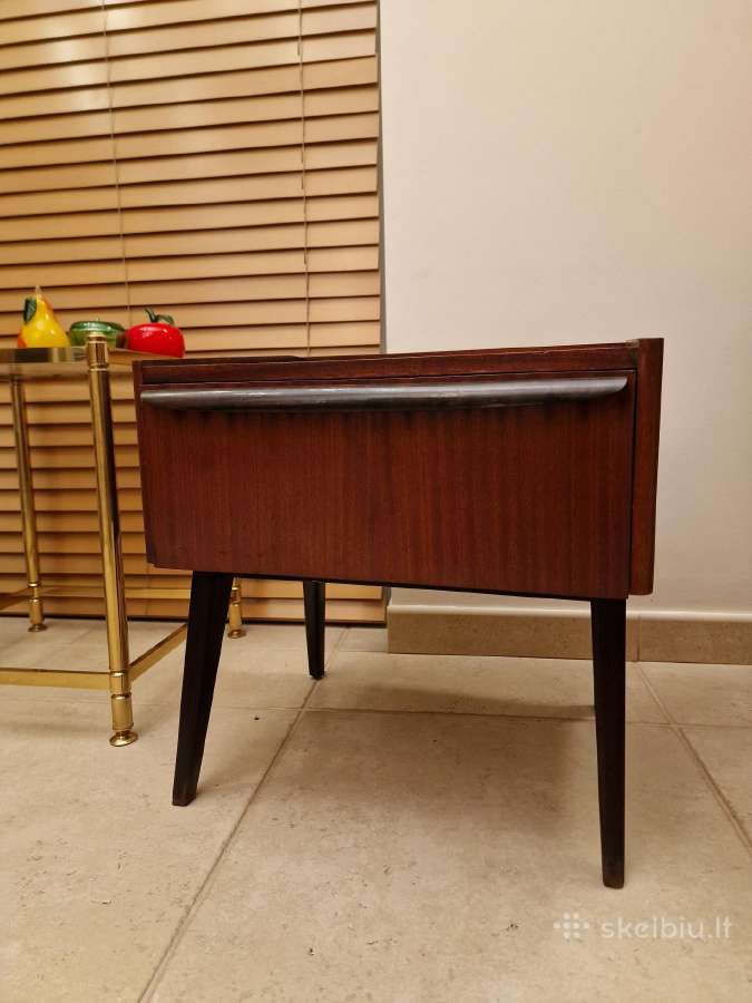 Vintažinė mid century raudonmedžio spintukė - nuotraukos Nr. 18