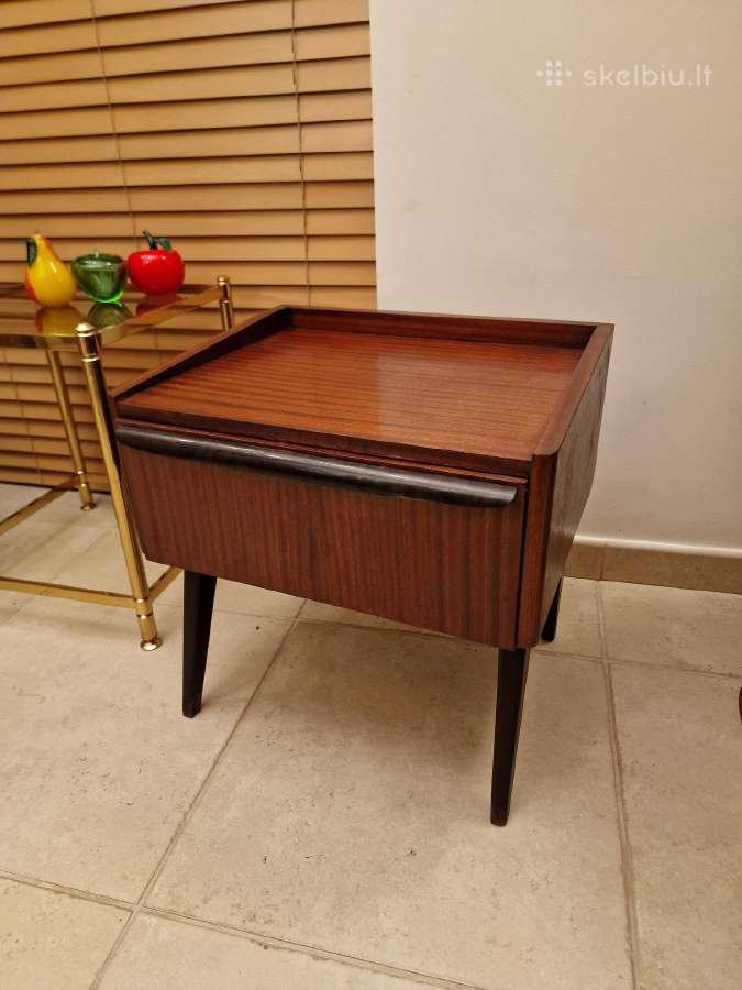 Vintažinė mid century raudonmedžio spintukė - nuotraukos Nr. 20