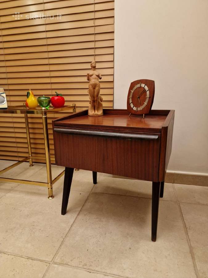 Vintažinė mid century raudonmedžio spintukė - nuotraukos Nr. 21