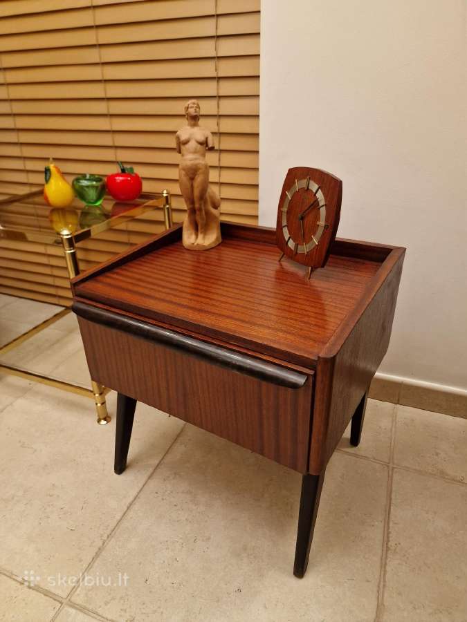 Vintažinė mid century raudonmedžio spintukė - nuotraukos Nr. 22