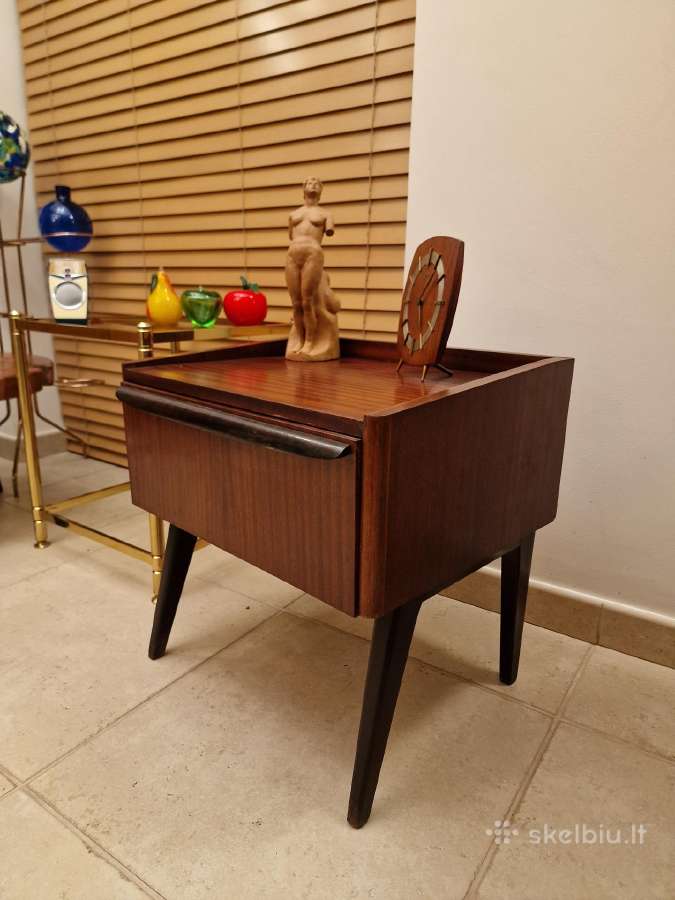 Vintažinė mid century raudonmedžio spintukė - nuotraukos Nr. 24
