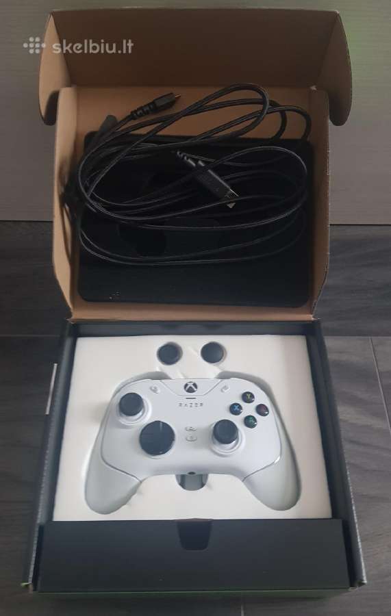 Razer Wolverine V2 Chroma gamepad/controller