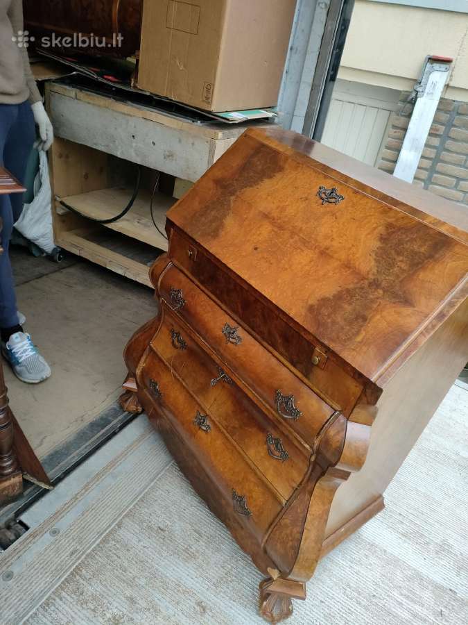Sekretas, sekreteras, komoda.