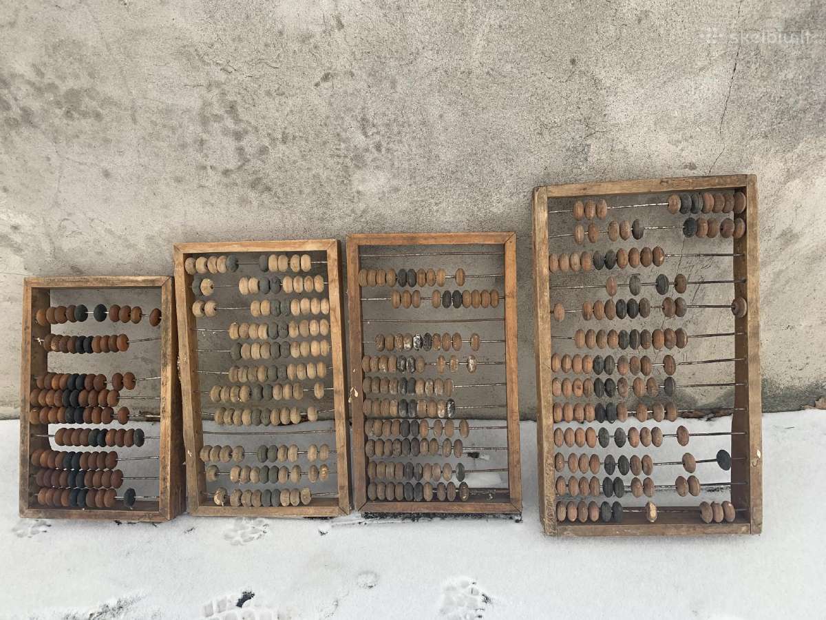 Seni mediniai skaičiuotuvai, dekoracijai, rekvizit