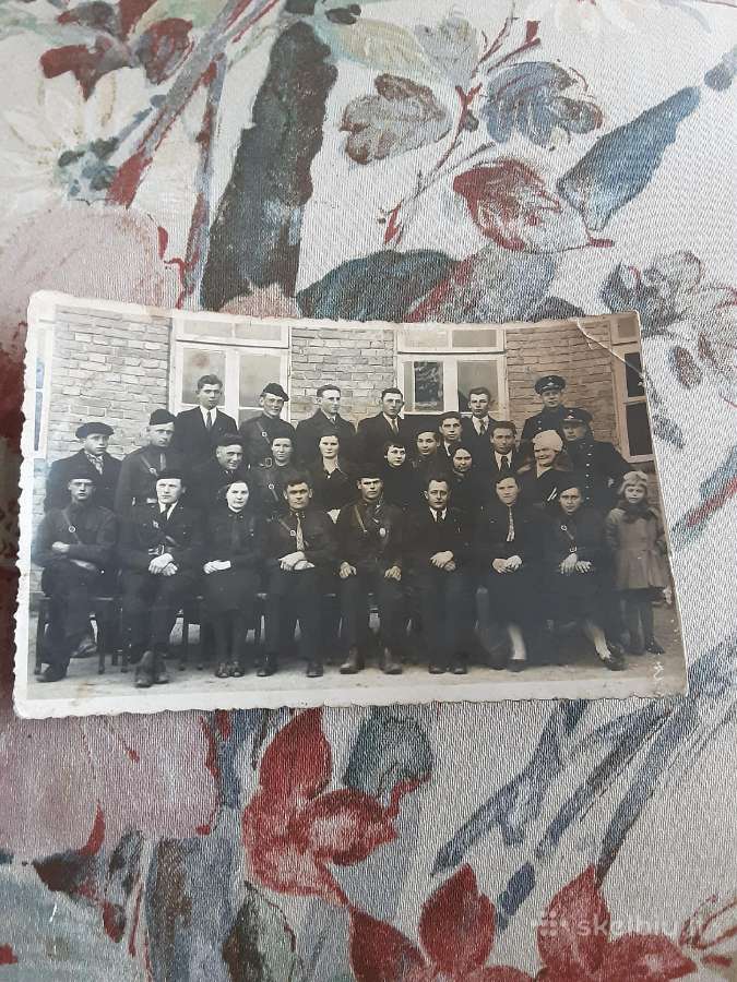 Foto Raguva Panevežio raj. Sėdi seniunas - nuotraukos Nr. 2