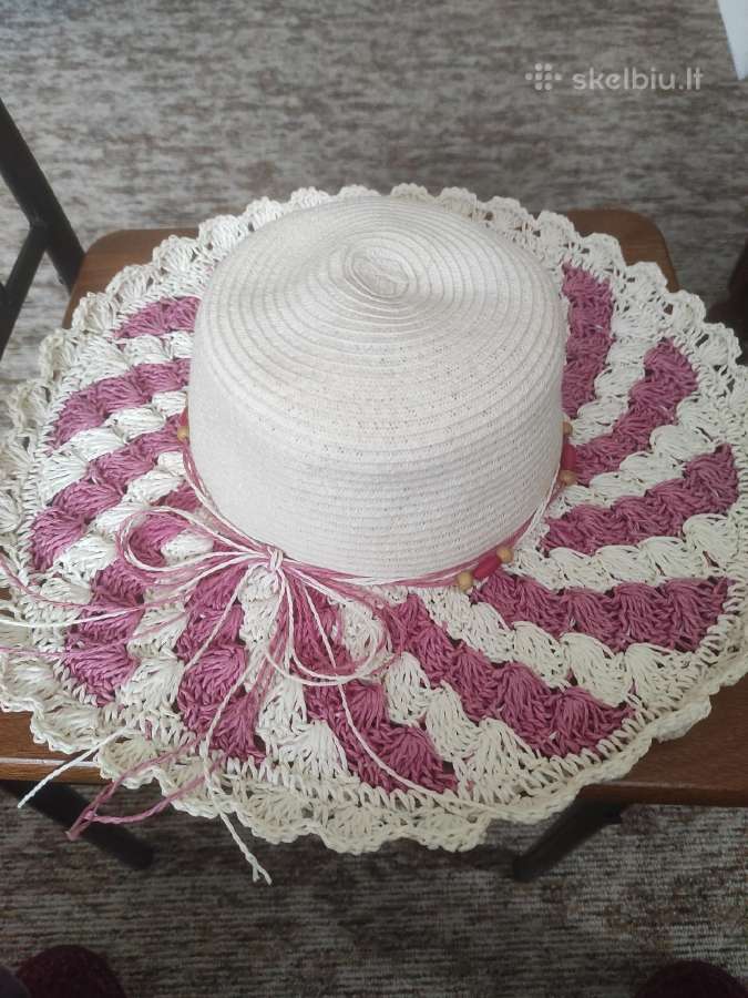 Moteriška skrybėlė
