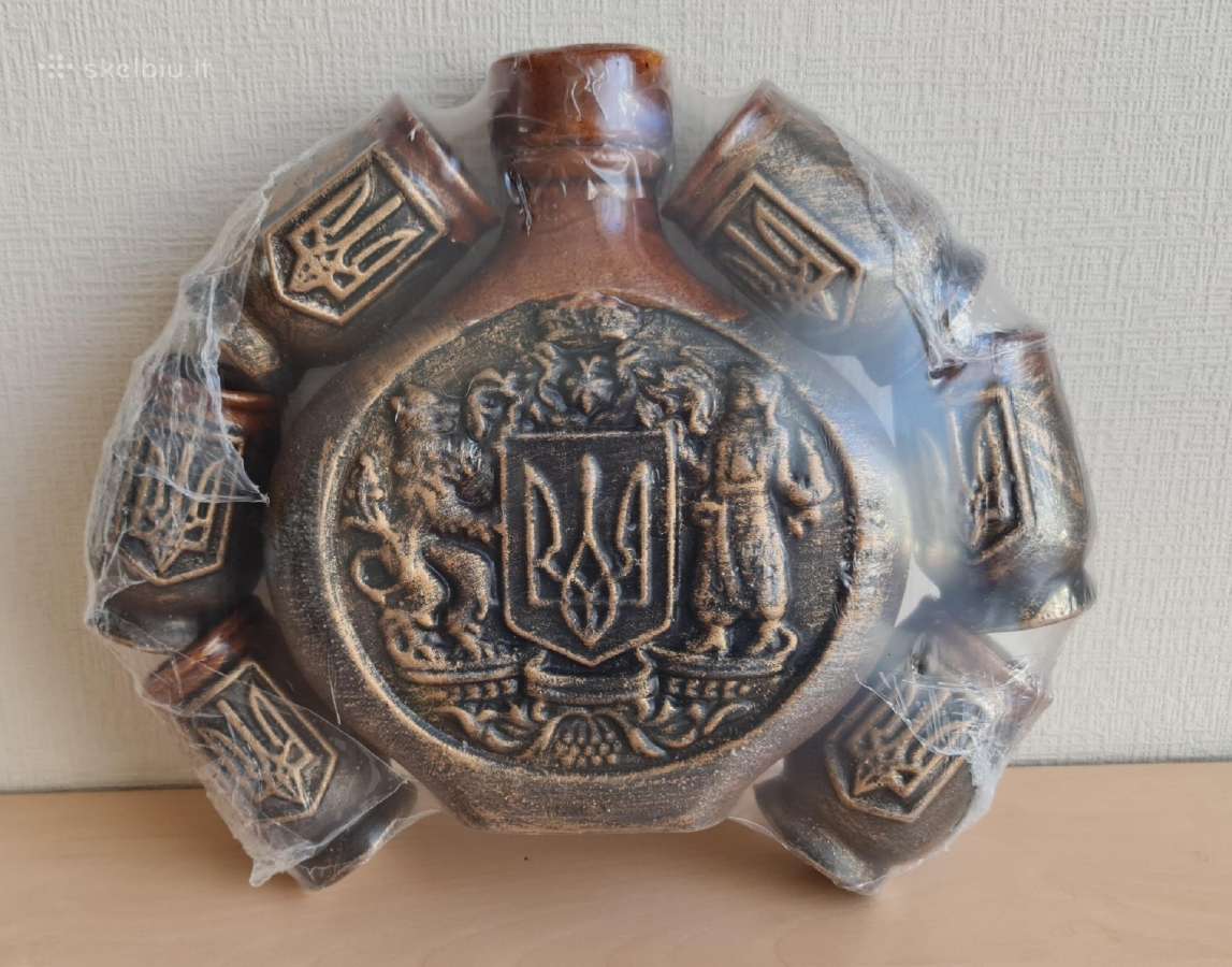 Molinis ąsotis Ukraina su taurėmis