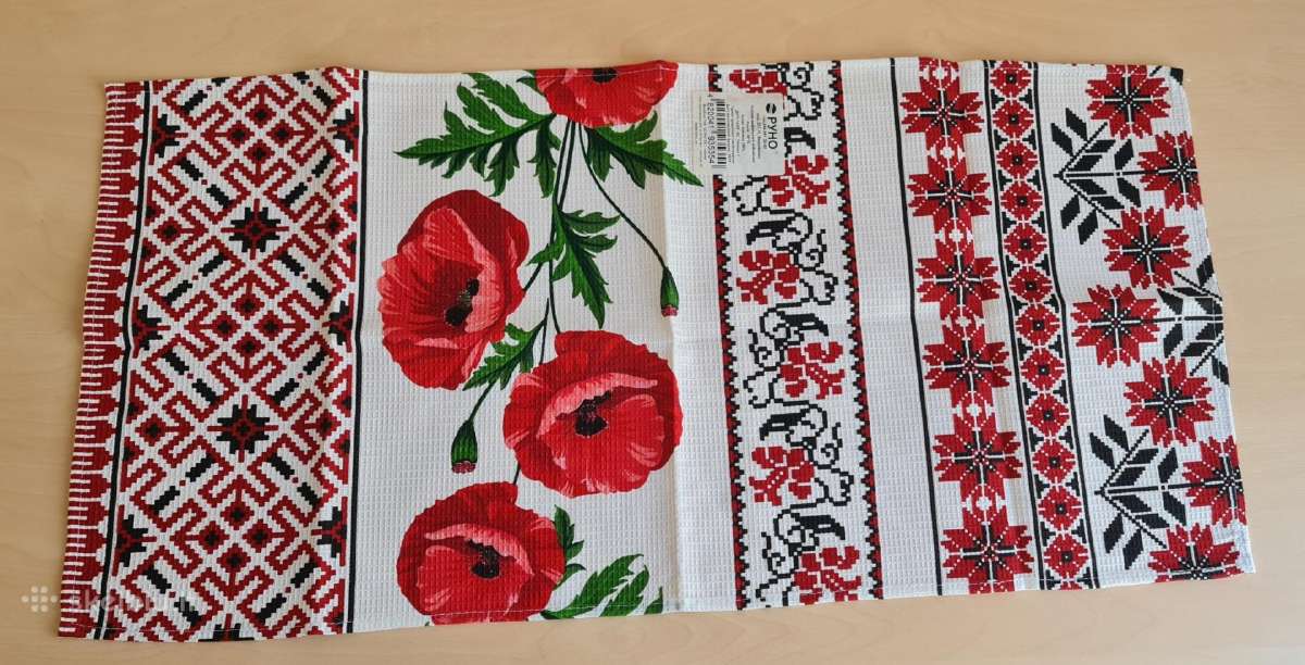 Vaflinis rankšluostis su ukrainietišku ornamentu