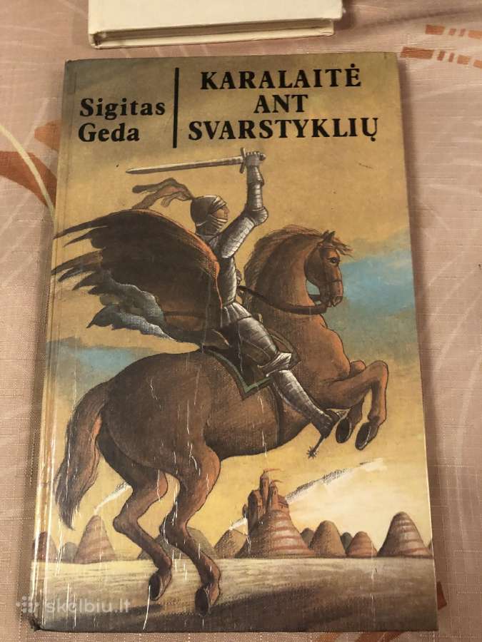 Karalaitė ant svarstyklių