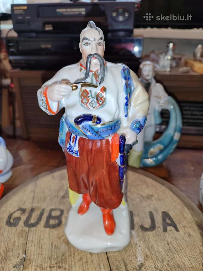 Porceliano statulėlė