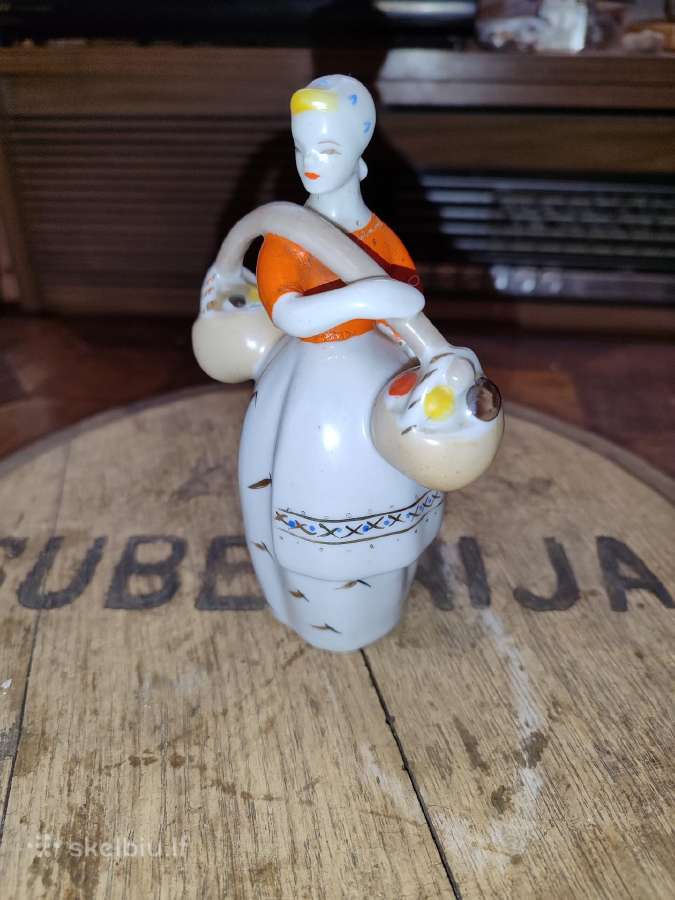 Porceliano statulėlė