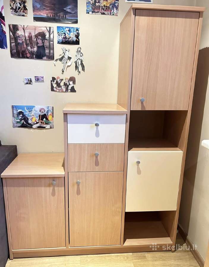 Vaikų kambario talpi spintelė