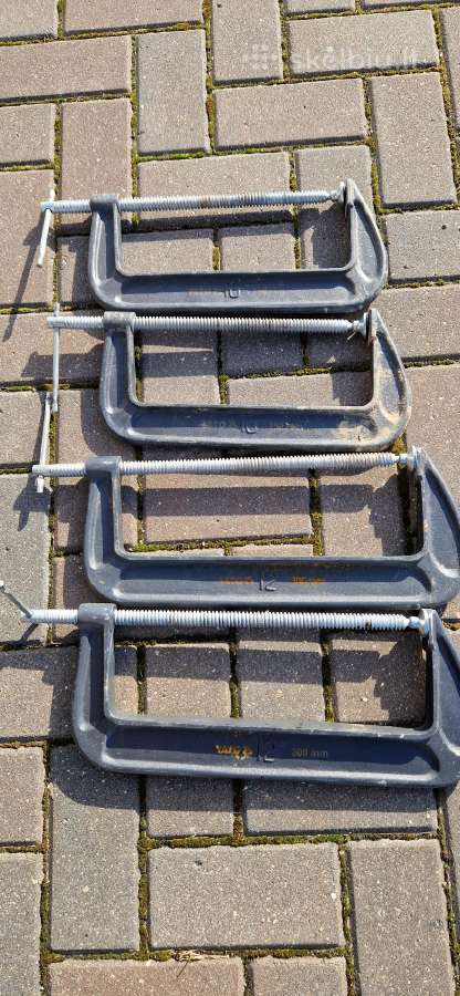 Metalinis spaustuvas su varžtu "C" tipo.