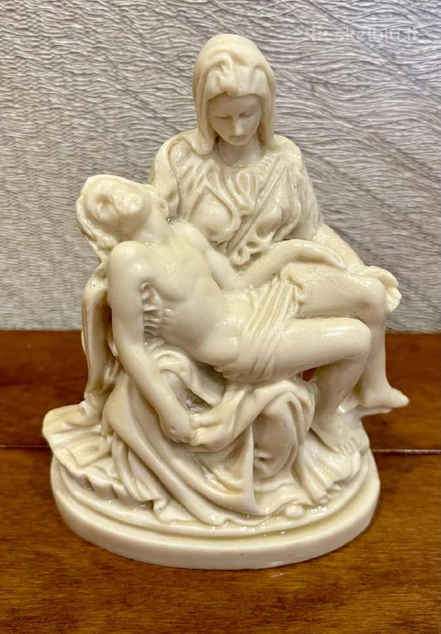 Skulptūrėlė Pieta