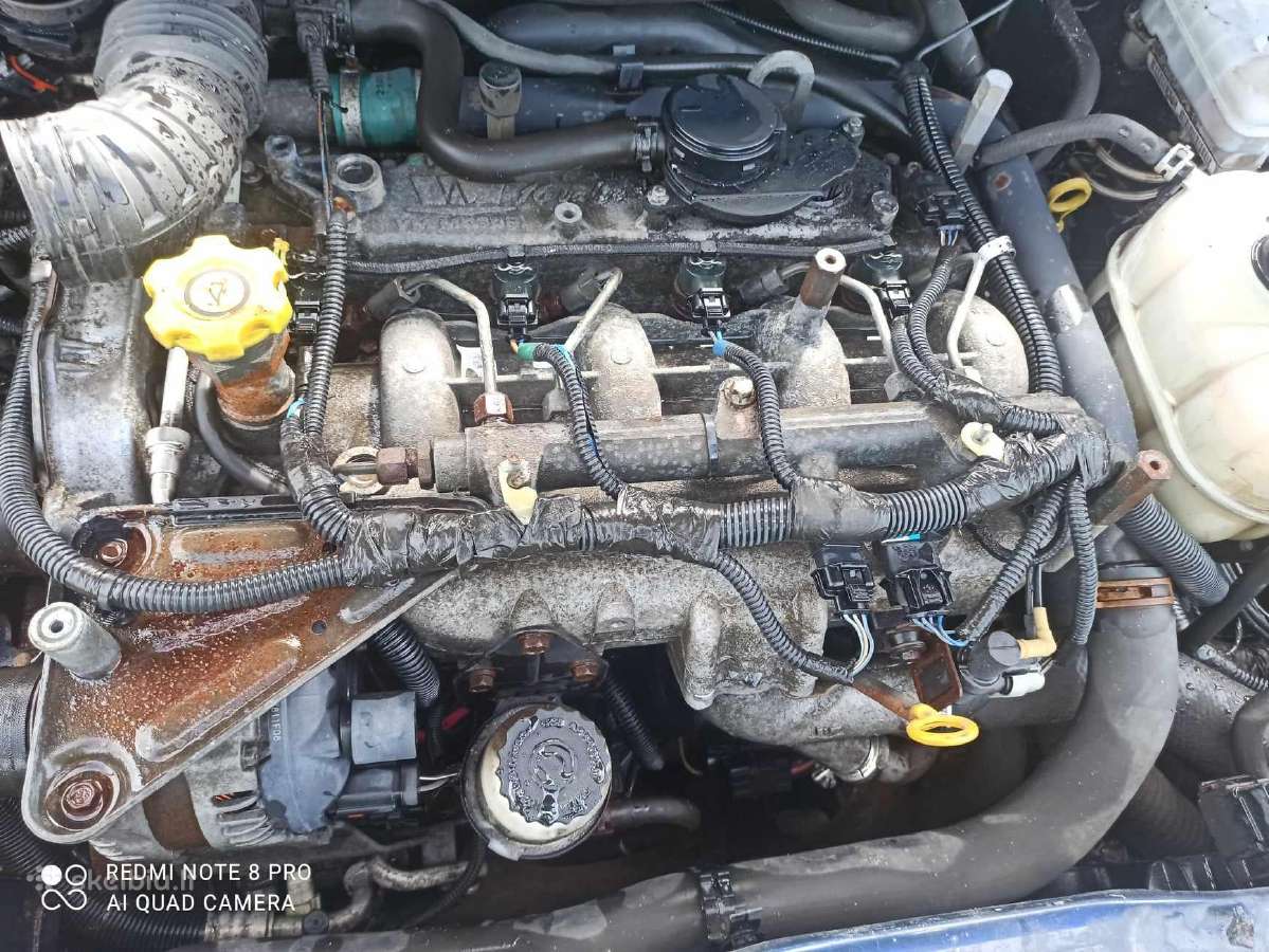 Chrysler voyager 2005,2,8d variklis 04666500ab