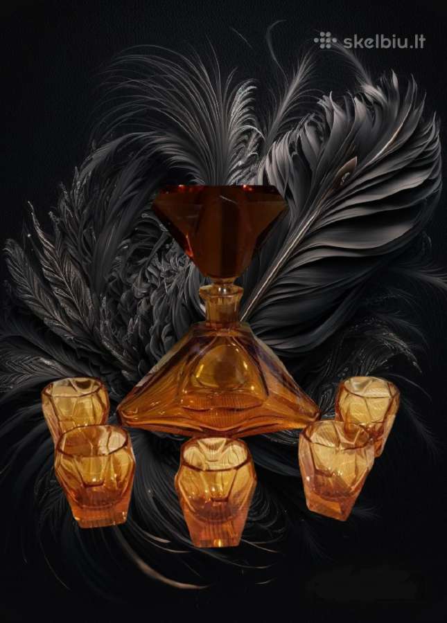 Antikvarinis Art Deco Grafinas Su Taurelem.