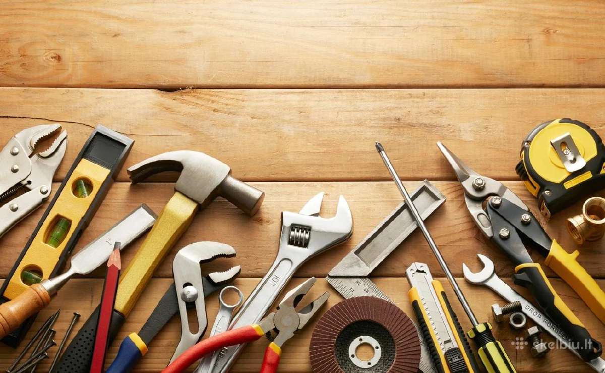 Pagalbiniai darbininkai prie statybu
