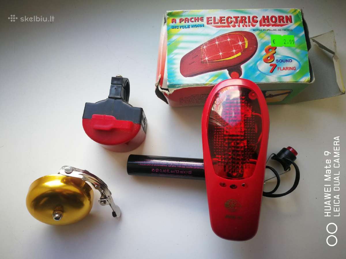 Retro styliaus skambutis ir garsiniai signalai.