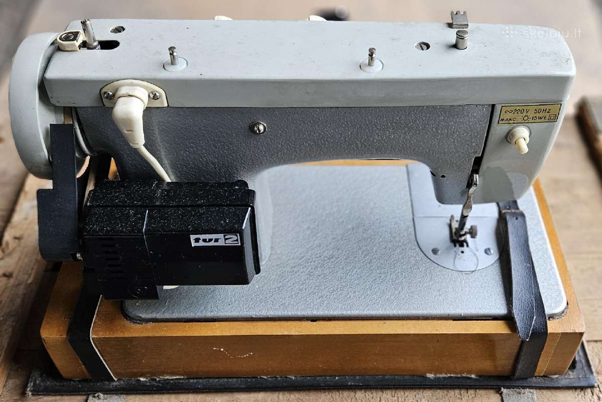 Siuvimo mašina elektrinė/rankinė Chaika 142m