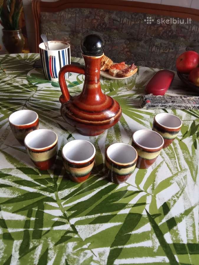 Molinis grafinas su taurelėmis