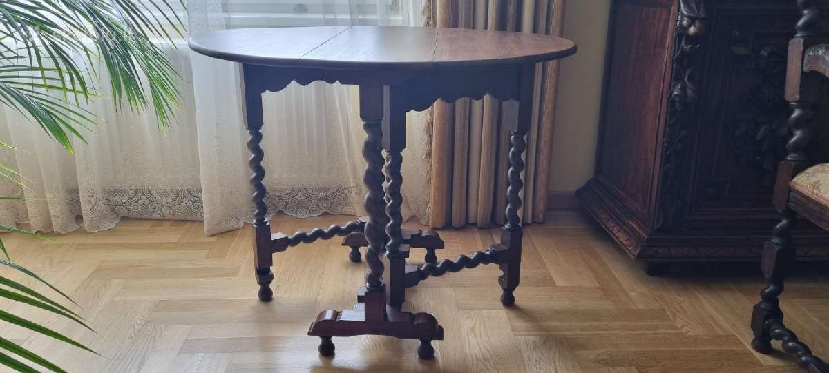 XIX a. ąžuolinis sulankstomas stalelis