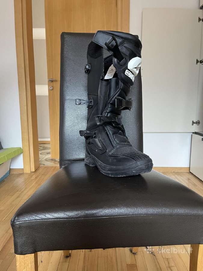 Moto batai - nuotraukos Nr. 2